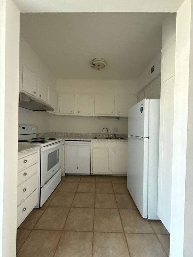 Building Photo - T.R. Lawing Realty Property