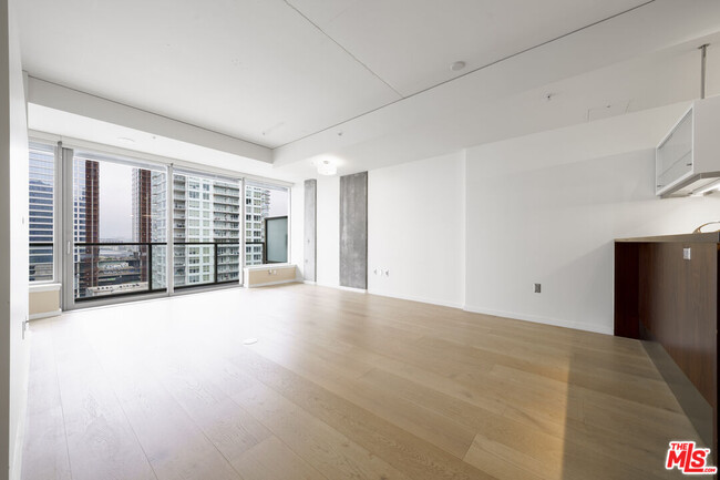 Foto del edificio - 1155 S Grand Ave