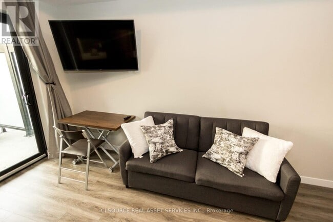 Photo du bâtiment - 15 Queen St S