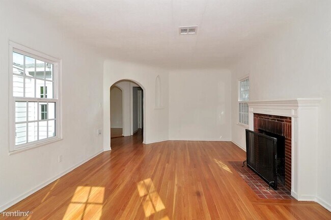 Building Photo - 4 br, 3 bath House - 2011 Minoru Dr