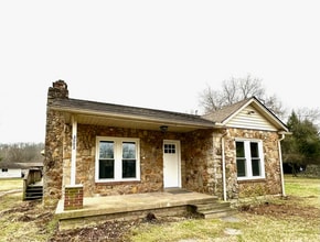 Building Photo - 3003 Tyree Springs Rd