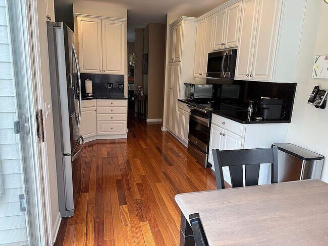 Foto del edificio - 667 Indian Ridge Dr