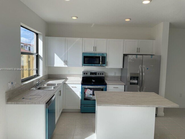Foto del edificio - 21038 NE 8th Ave