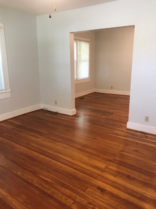 Two living areas - 2216 Roanoke Ln