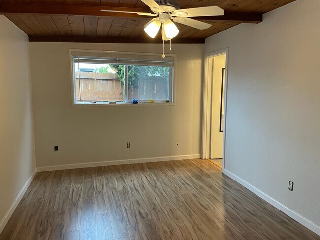 Dormitorio (con vista al norte) - 9211 Fermi Ave