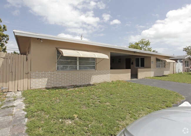Building Photo - 501 NW 34th Ct