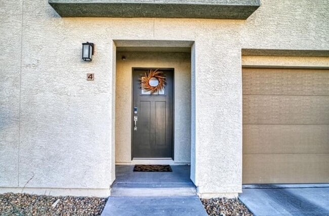 Building Photo - MOVE IN SPECIAL-SEE DETAILS FOR THIS BEAUT...