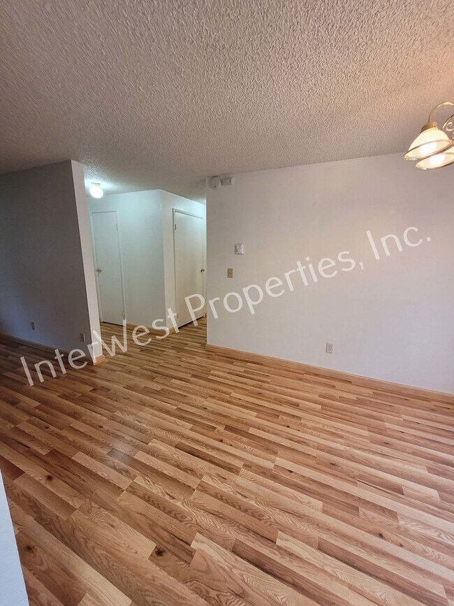 Building Photo - WACKER03