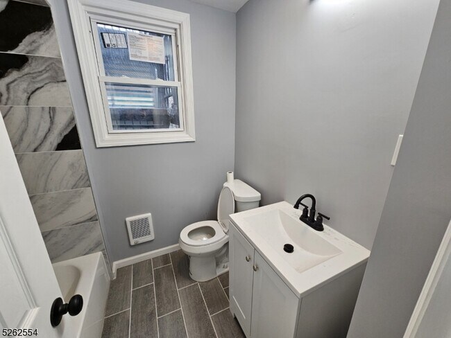 Foto del edificio - 36 Highland St