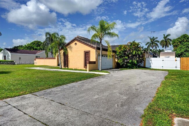 Building Photo - 15660 SW 152nd Pl