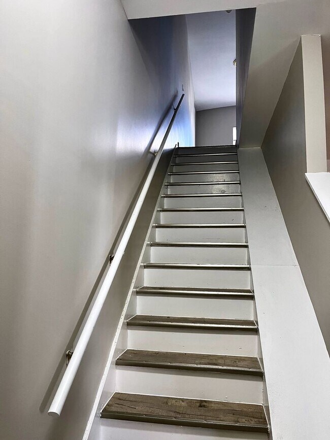 Foto del edificio - *** Amazing Apartment in Mt. Washington * Pet Friendly * Duplex style * Available Now * Spacious ...