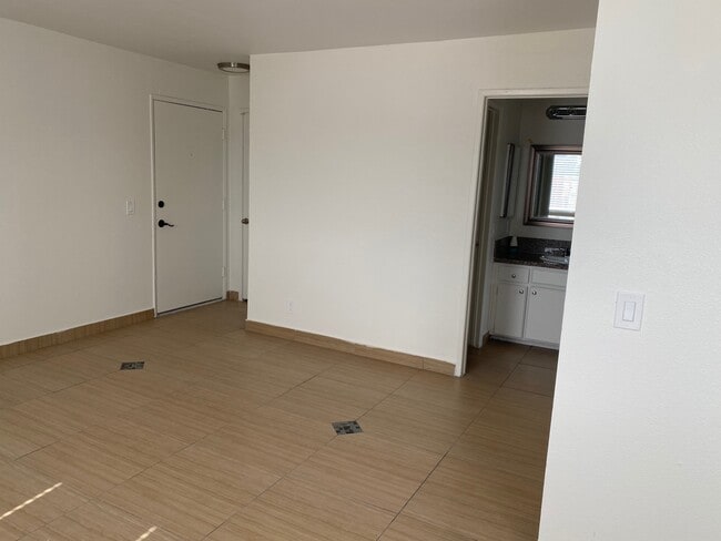 Building Photo - 7817 Ventura Canyon Ave