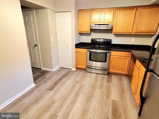 Building Photo - 6022 Westbourne Pl