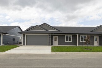 Building Photo - 4607 Pine Crest Dr