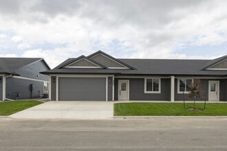 Building Photo - 4607 Pine Crest Dr