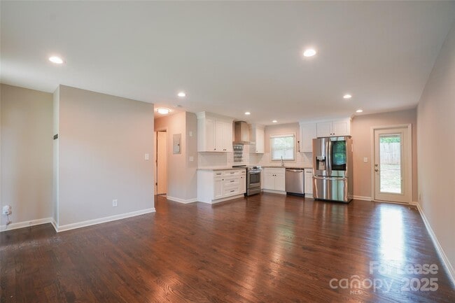 Building Photo - 1702 Herrin Ave