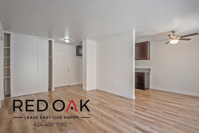 Foto del edificio - ~1 Month FREE~ Sunny and Spacious One Bedr...