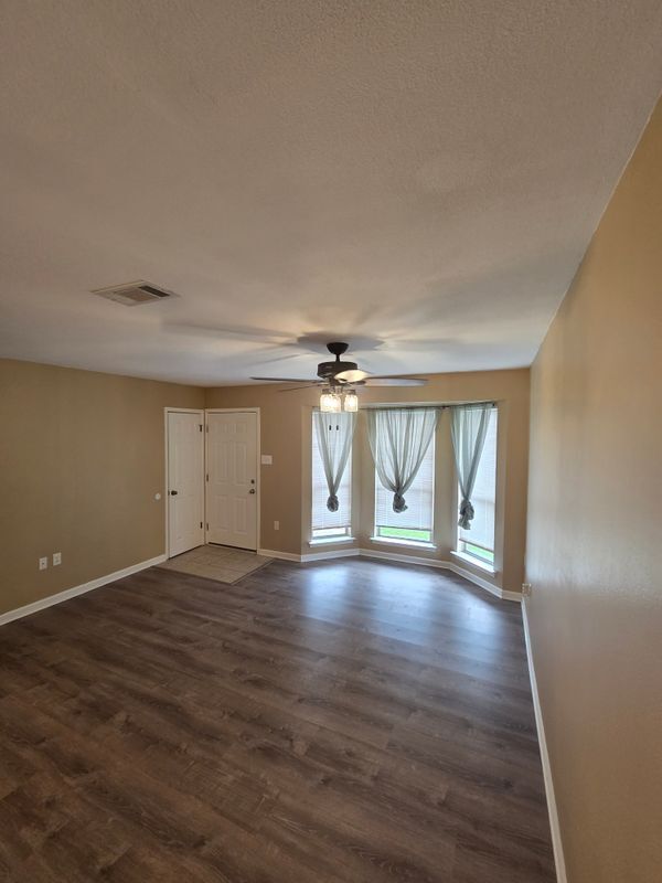 Building Photo - 16115 Bolivar Dr