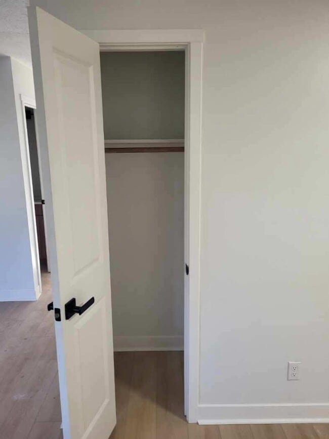 Foto del edificio - *Newly Renovated* Premium Style 2-Bedroom Apartment Home