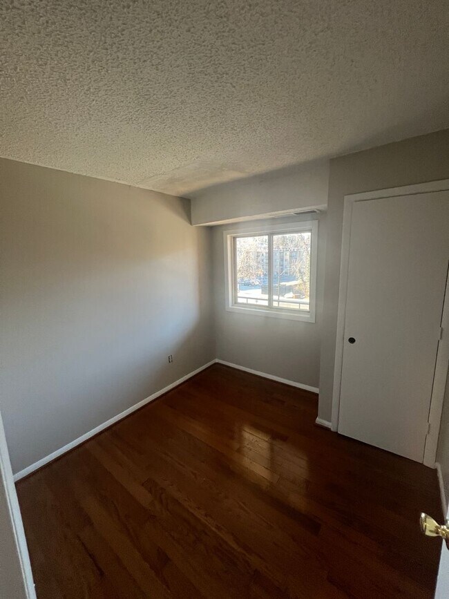 Foto del edificio - Cozy 3 Bedroom 1 Bathroom Condo- Convenien...