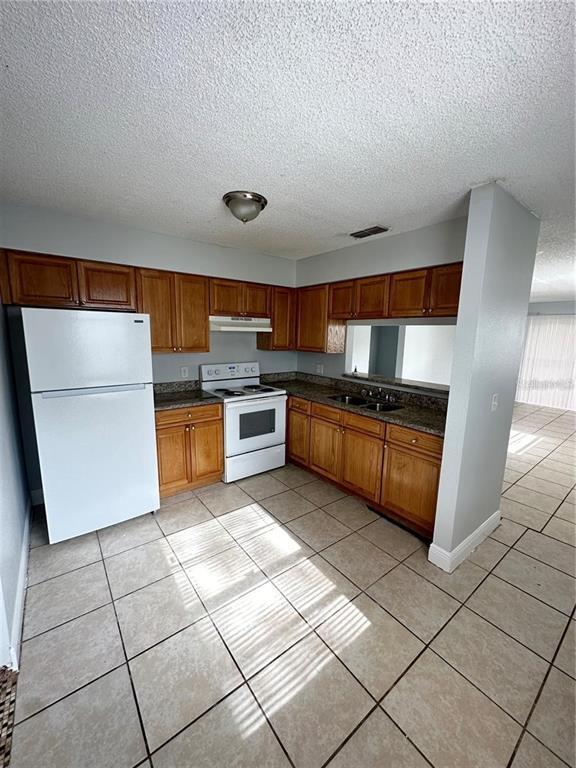 Building Photo - 1348 Fairway Dr