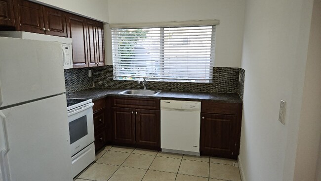 Foto del edificio - 631 NE 72nd Terrace