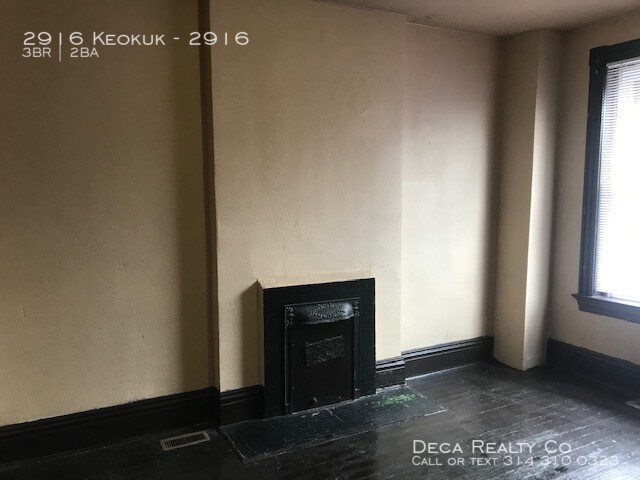 Building Photo - 3 Bedroom Apartment