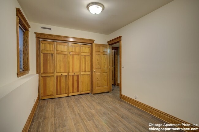 Building Photo - 1817 N Clybourn Ave