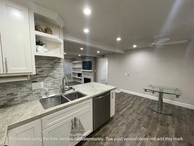 Foto del edificio - Stunning 2-bedroom, 2-bathroom home located in Huntington Beach Gated Community