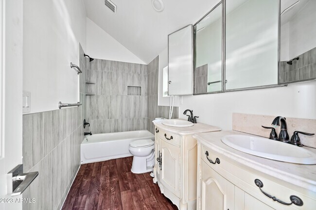 Foto del edificio - 1840 W Glenrosa Ave