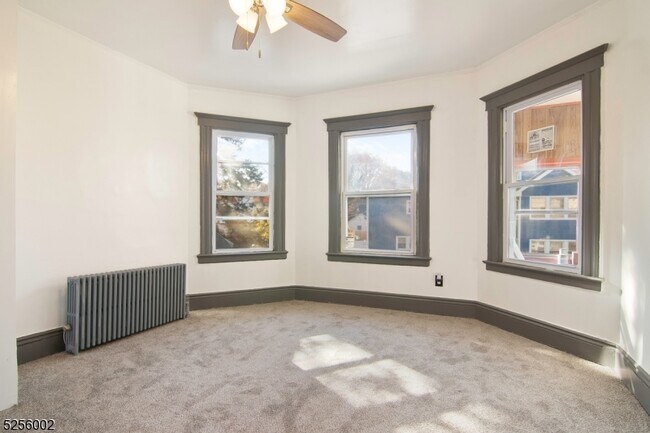 Foto del edificio - 164 Springdale Ave