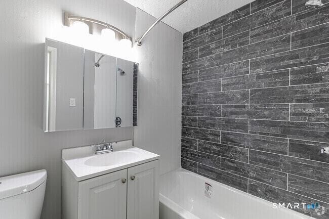 Foto del edificio - 923 W Main St