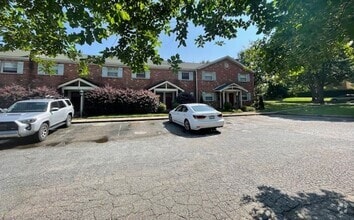 Building Photo - 1201 Green Oaks Ln