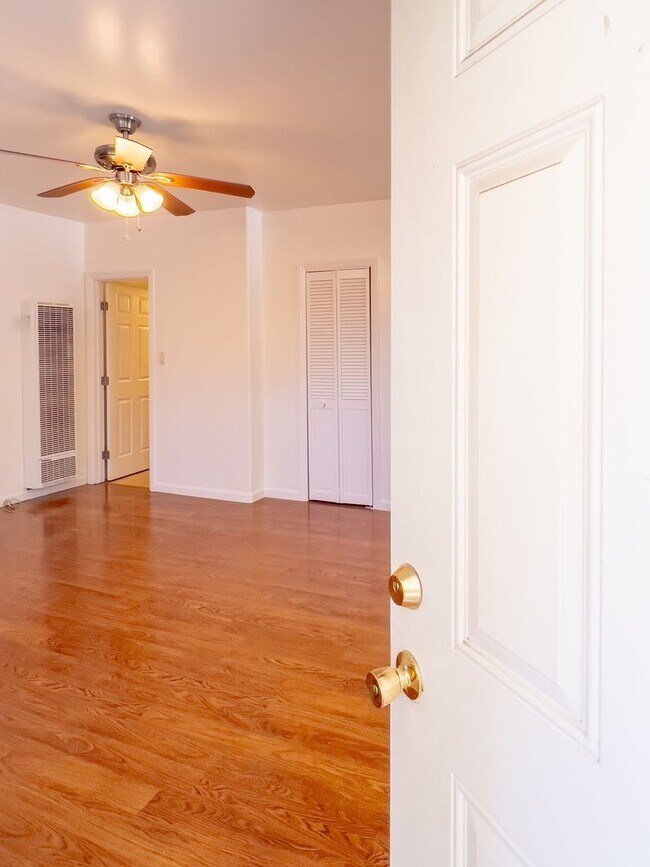 Foto del edificio - Brown Street, 2119-2121*