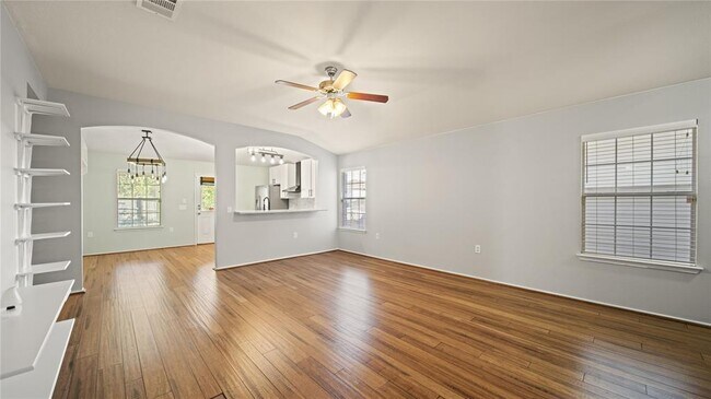 Foto del edificio - 5825 Nelson Oaks Dr