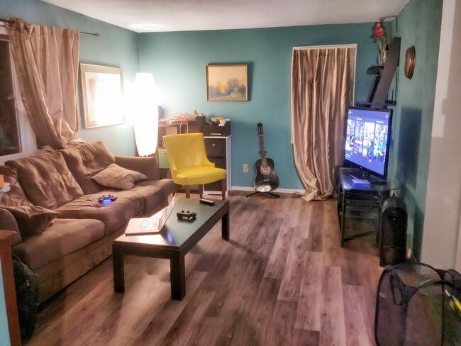 Building Photo - 700 Jamesville Ave