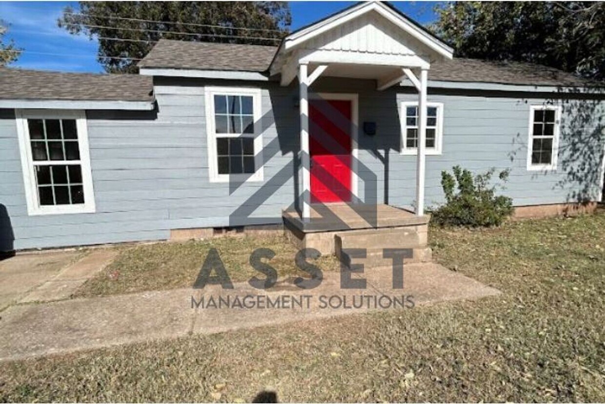 Foto principal - 2 Bedroom Home Available!