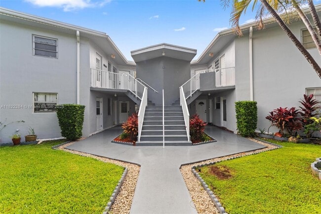 Building Photo - 1667 NE Miami Gardens Dr