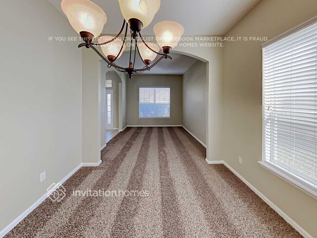 Building Photo - 921 Las Navas Pl