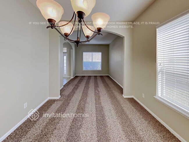 Building Photo - 921 Las Navas Pl