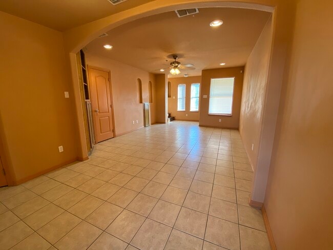 Building Photo - 1306 W Fig Ave