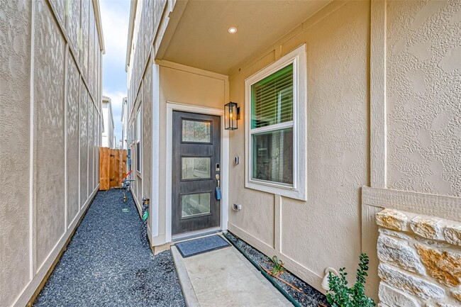 Building Photo - 1527 Beach Oak Dr