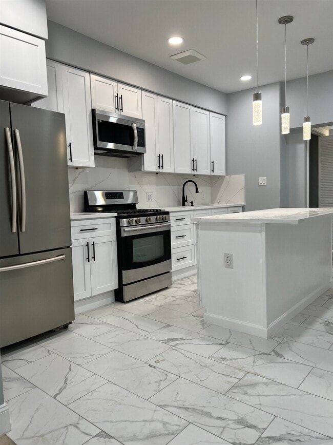 Building Photo - 326 70th St