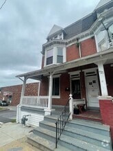 Building Photo - 923 W Princess St