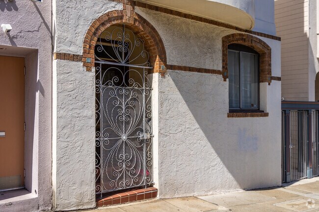 Entrance - 744 Union St