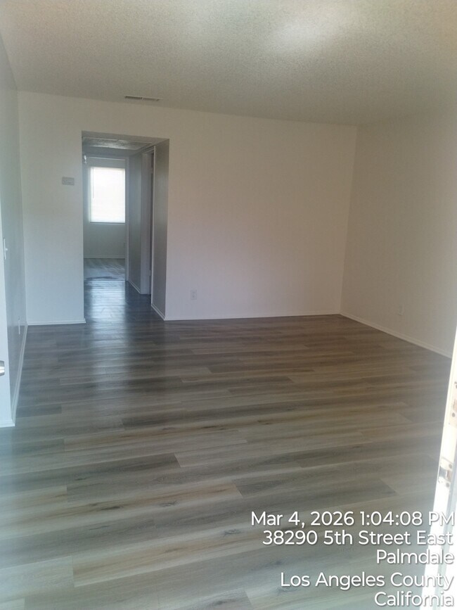 Foto del edificio - 38290 5th St E