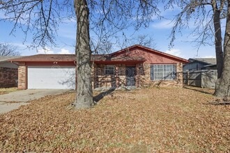 Building Photo - 920 W Memphis St