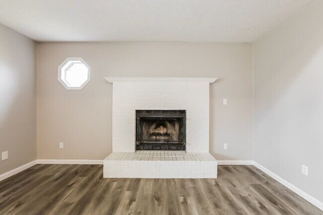 Foto del edificio - 8460 Countryside Ct