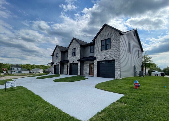 Foto del edificio - 6711-6715 New Town Ave.