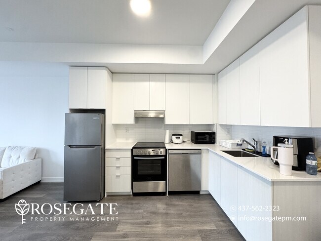 Photo du bâtiment - Modern 1-Bedroom Condo with Parking, Locker & Balcony – Only Hydro – York